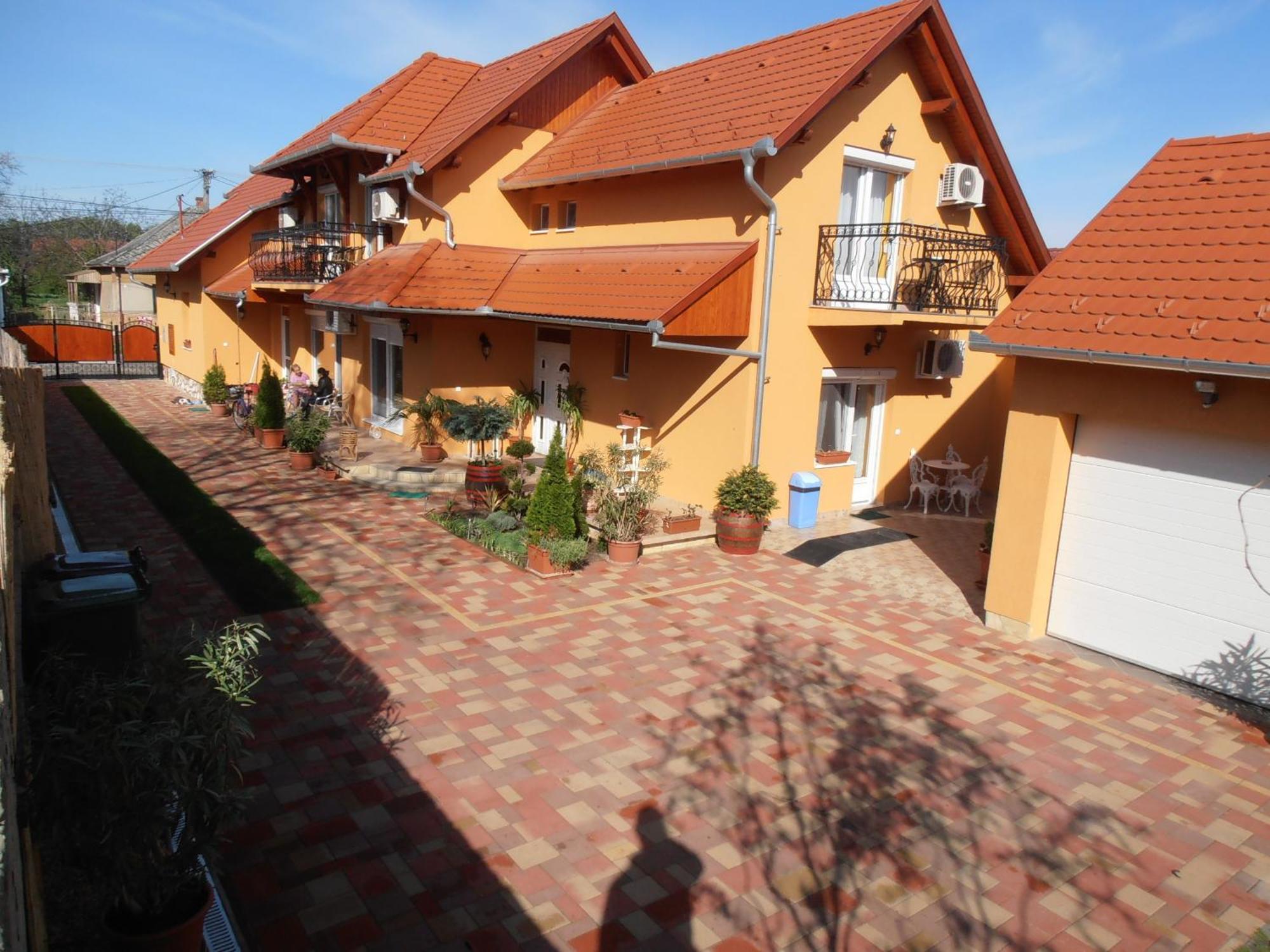 Gal Apartmanhaz Harkany Exterior photo